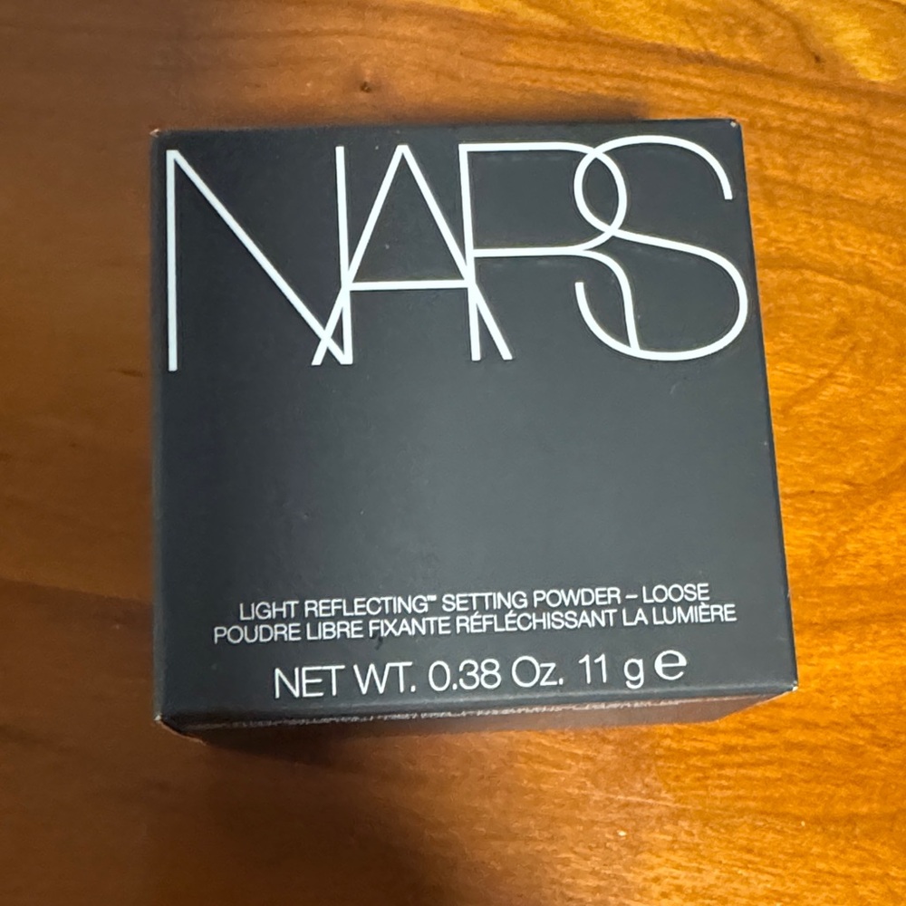 NARS Light Reflecting Loose Powder in Black